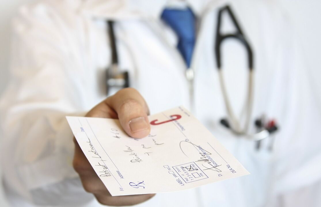 Bei Potenzproblemen ab dem 50. Lebensjahr verschreibt der Arzt eine Behandlung.